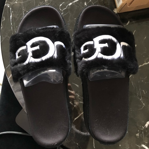 New UGG women’s sandals ~ size 10~ in black - Picture 4 of 6